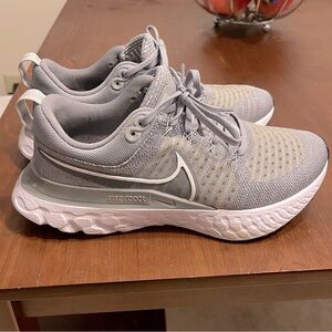 Nike Sneakers Gently used Women's Sz 8